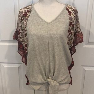 Short sleeve V neck top